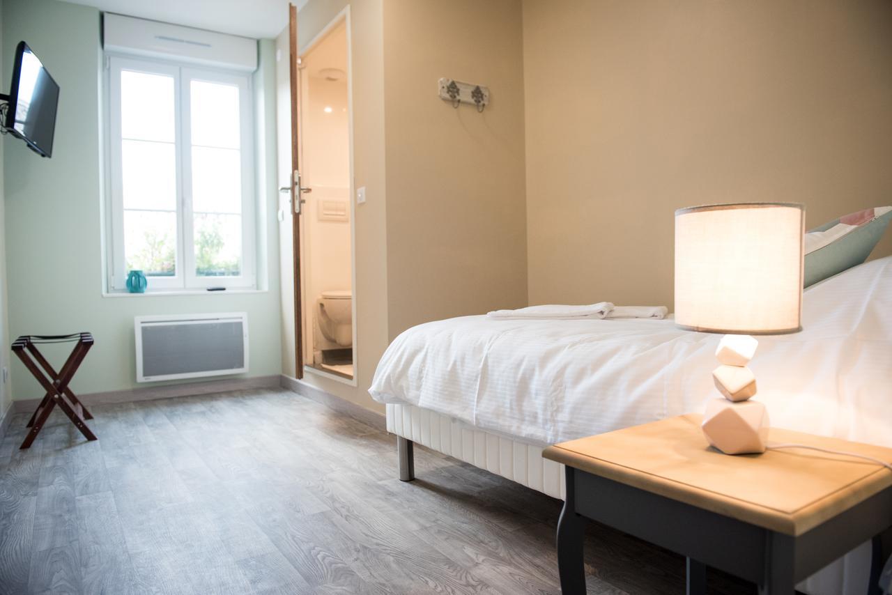 Logis Hotel Restaurant Le Relais Fleuri Vervins Экстерьер фото