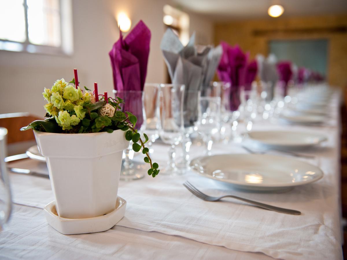 Logis Hotel Restaurant Le Relais Fleuri Vervins Экстерьер фото