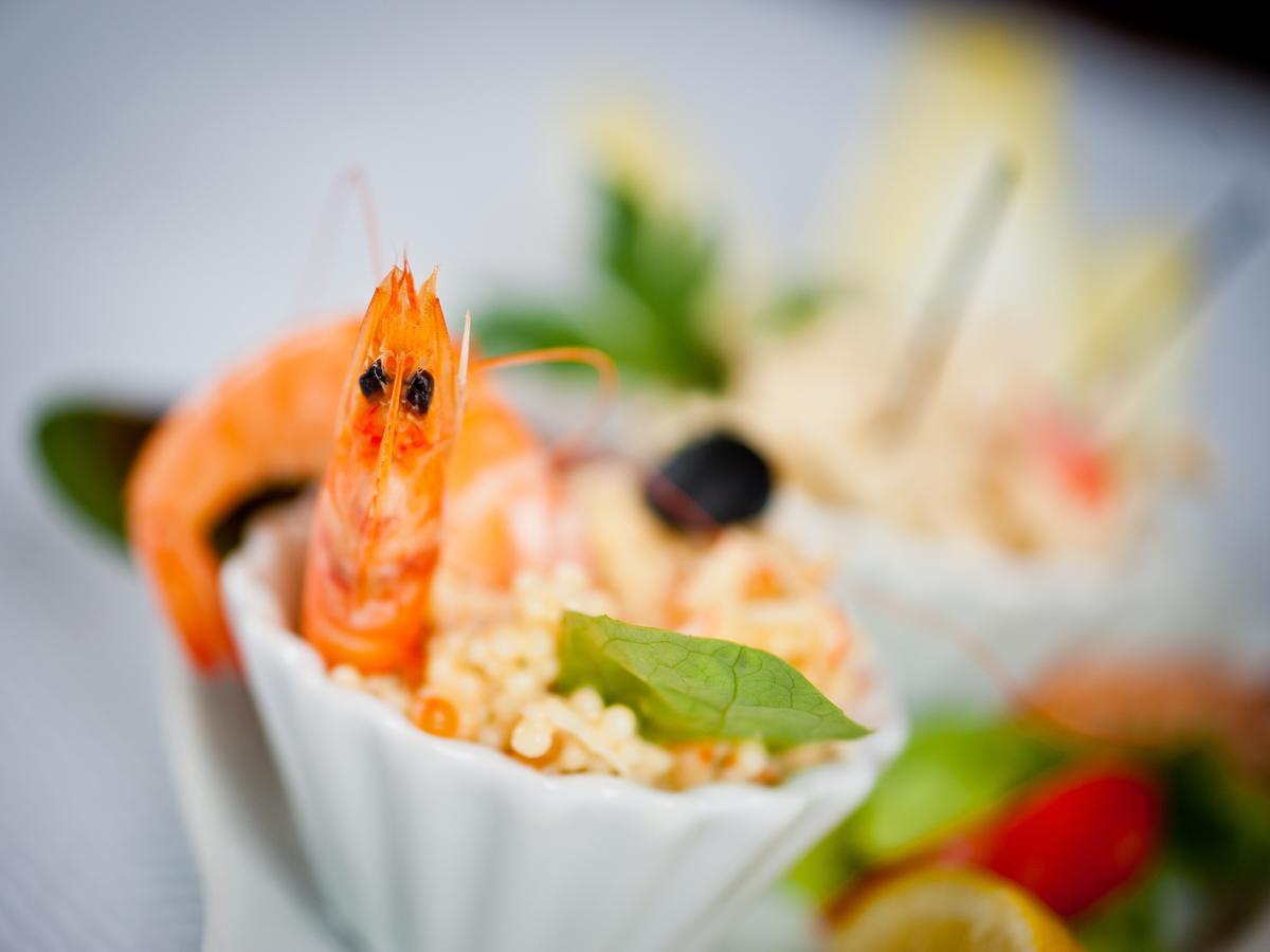 Logis Hotel Restaurant Le Relais Fleuri Vervins Экстерьер фото